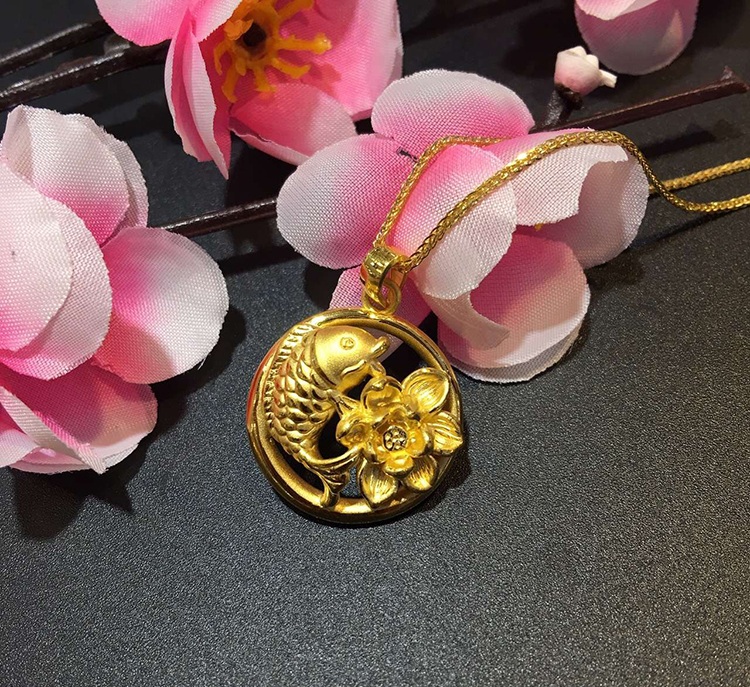 年年有余，鯉魚抱蓮花吊墜