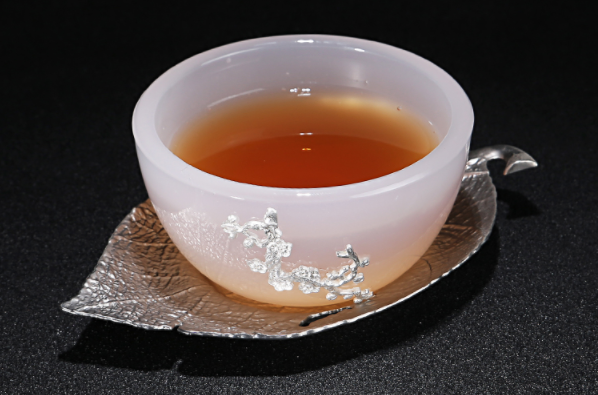 白瓷白玉茶杯，鑲銀功夫茶具