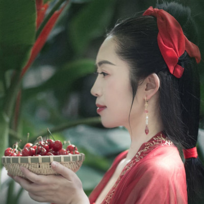 櫻桃紅衣古風(fēng)頭像，嬌艷美人!