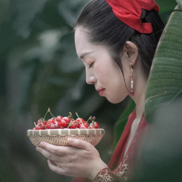 櫻桃紅衣古風(fēng)頭像，嬌艷美人!