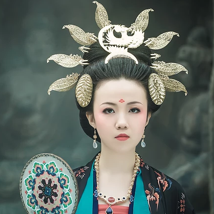 精致古典女生真人頭像，持扇古風(fēng)頭像