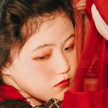 紅妝女生頭像：唯美古風真人頭像