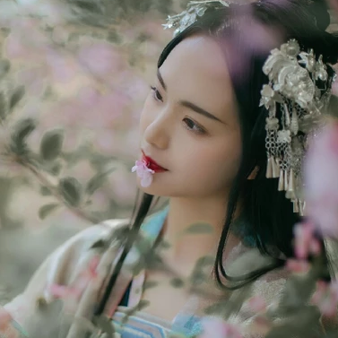 花香滿溢女生頭像，唯美古風真人頭像