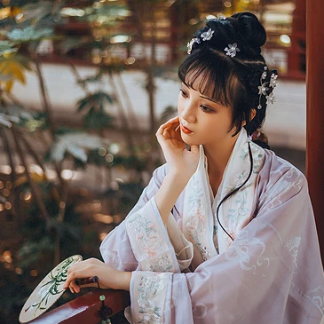 優(yōu)雅庭院女生頭像，唯美古風真人頭像