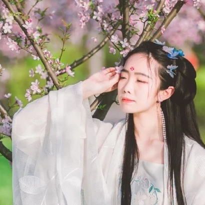 海棠花開女生頭像，唯美古風真人頭像
