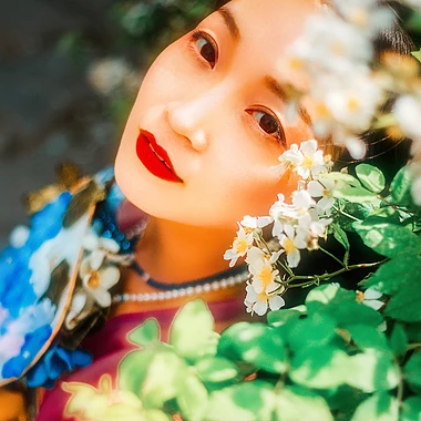 多彩花團(tuán)扇女生頭像，唯美古風(fēng)真人頭像