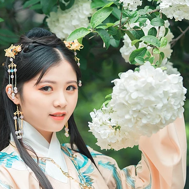 繡球花帶團(tuán)扇女生頭像，唯美古風(fēng)真人頭像