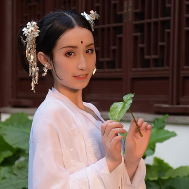 青山煙雨女生頭像，唯美古風真人頭像