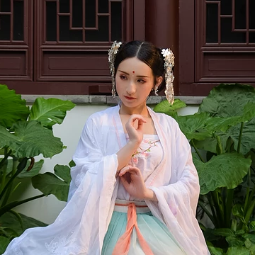 青山煙雨女生頭像，唯美古風真人頭像