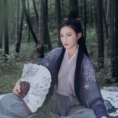 禪意喝酒女生頭像，唯美古風(fēng)真人頭像