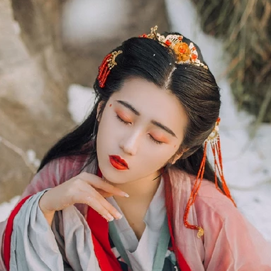暮雪賞花彈琴女生頭像，唯美古風(fēng)真人頭像