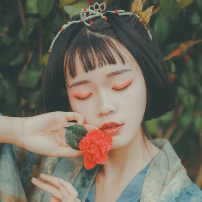 山茶花開女生頭像，唯美古風(fēng)真人頭像