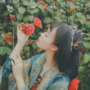 山茶花開女生頭像，唯美古風(fēng)真人頭像