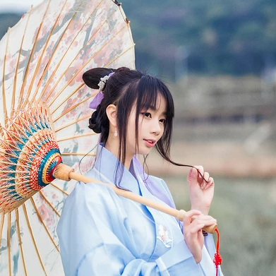 風花雪月帶傘女生頭像，唯美古風真人頭像