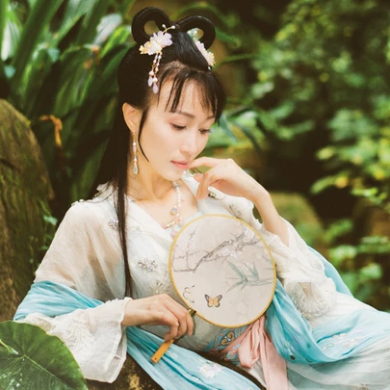 清新文藝帶團(tuán)扇女生頭像，唯美古風(fēng)真人頭像