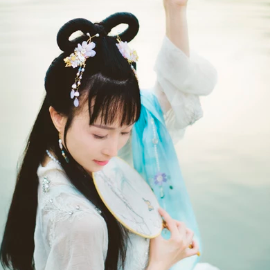 清新文藝帶團(tuán)扇女生頭像，唯美古風(fēng)真人頭像