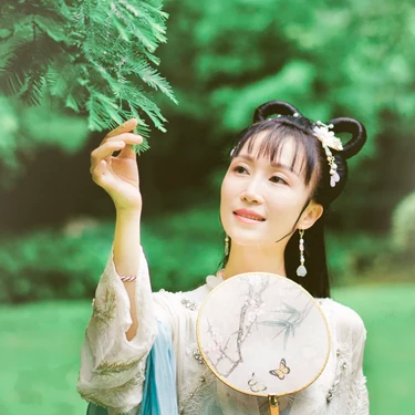 清新文藝帶團(tuán)扇女生頭像，唯美古風(fēng)真人頭像