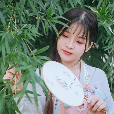 清新淑女持團扇女生頭像，唯美古風真人頭像