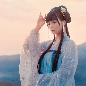 古典優(yōu)雅帶團扇女生頭像，唯美古風(fēng)真人頭像