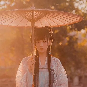 古典優(yōu)雅帶團扇女生頭像，唯美古風(fēng)真人頭像