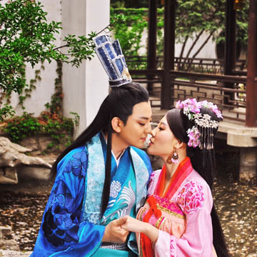 桃花飛舞甜蜜情侶頭像，唯美古風(fēng)真人頭像