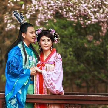 桃花飛舞甜蜜情侶頭像，唯美古風(fēng)真人頭像