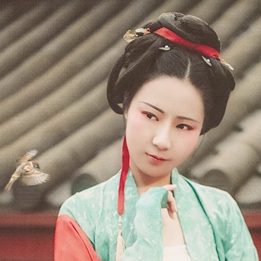 文藝吹笛女生頭像，唯美古風(fēng)真人頭像