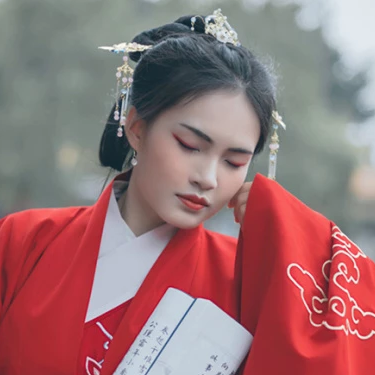 文藝紅衣帶團(tuán)扇女生頭像，唯美古風(fēng)真人頭像