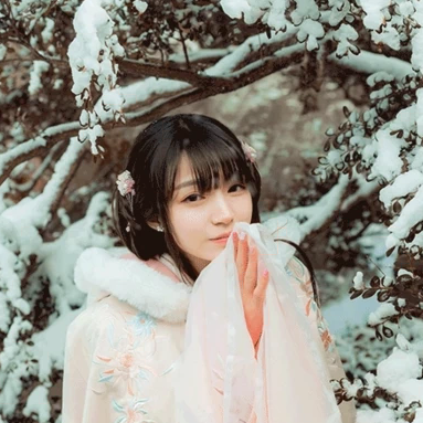 白雪飄落清新氣質女生頭像，唯美古風真人頭像