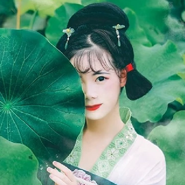 翠綠荷葉蓮花女生頭像，唯美古風(fēng)真人頭像