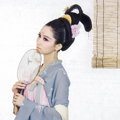 素雅帶團(tuán)扇女生頭像，唯美古風(fēng)真人頭像