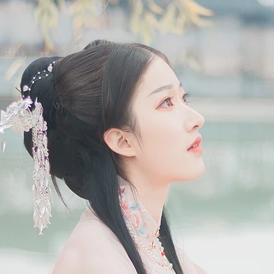 粉衣帶團(tuán)扇女生頭像，淡雅唯美古風(fēng)真人頭像