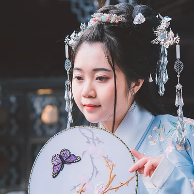 文藝藍(lán)衣帶團(tuán)扇女生頭像，唯美古風(fēng)真人頭像