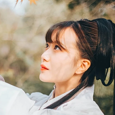 白衣清新復(fù)古女生頭像，唯美古風(fēng)真人頭像