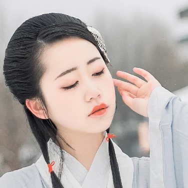 白衣素雪帶傘女生頭像，唯美古風(fēng)真人頭像
