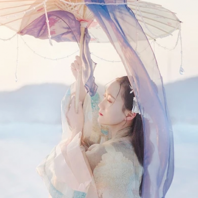 翩翩起舞帶傘女生頭像，唯美古風(fēng)真人頭像