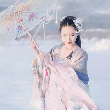 翩翩起舞帶傘女生頭像，唯美古風(fēng)真人頭像