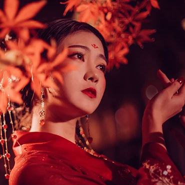 朱紅嬌艷女生頭像，唯美古風(fēng)真人頭像
