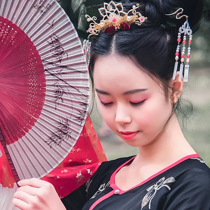 山茶花帶折扇女生頭像，唯美古風(fēng)真人頭像