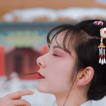 白衣白雪帶傘女生頭像，唯美古風(fēng)真人頭像