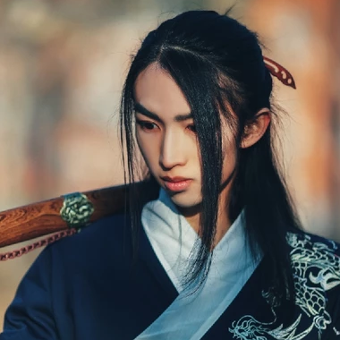 霸氣帶兵器男生頭像，唯美古風(fēng)真人頭像