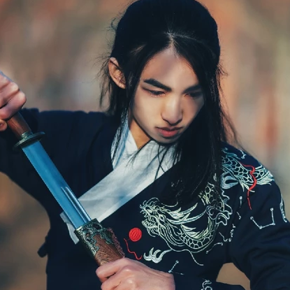 霸氣帶兵器男生頭像，唯美古風(fēng)真人頭像