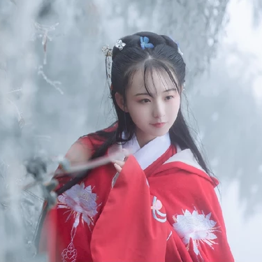 冰雪天地帶傘女生頭像，唯美古風(fēng)真人頭像