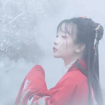 冰雪天地帶傘女生頭像，唯美古風(fēng)真人頭像