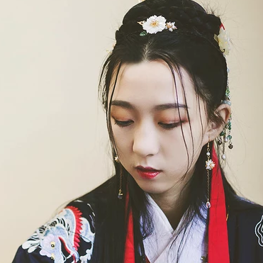 書(shū)香氣息女生頭像，唯美古風(fēng)真人頭像