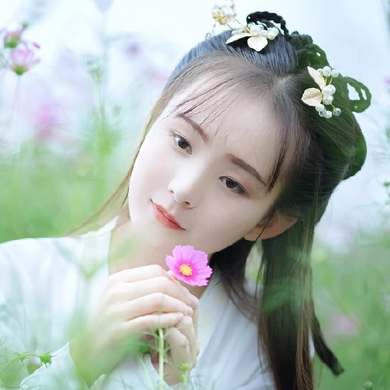 小清新花朵帶團(tuán)扇女生頭像，唯美古風(fēng)真人頭像