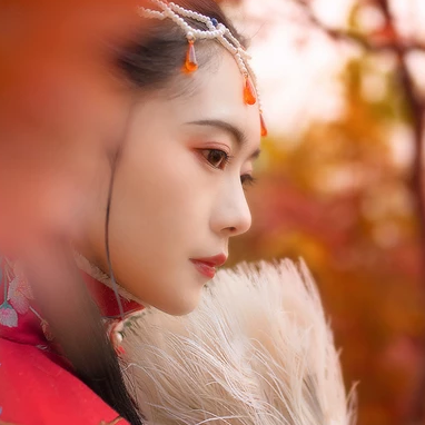 紅葉映霞女生頭像，唯美古風(fēng)真人頭像