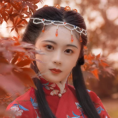 紅葉映霞女生頭像，唯美古風(fēng)真人頭像