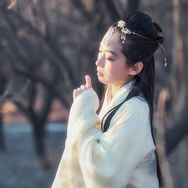 文藝帶笛子女生頭像，唯美古風(fēng)真人頭像