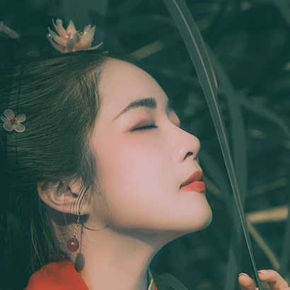 文藝紅衣帶傘女生頭像，唯美古風(fēng)真人頭像